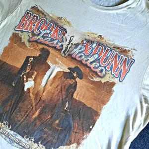 Brooks & Dunn Last Rodeo concert Tee.